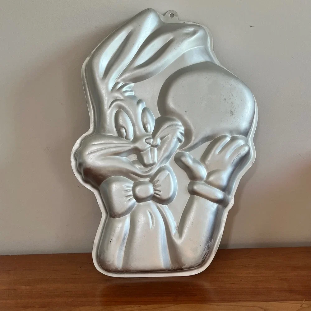 Vintage 1989 Wilton Bugs Bunny Cake Pan Looney Tunes Aluminum Mold 2105-8253